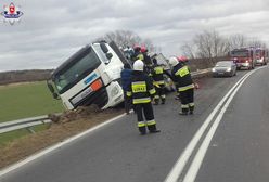 Wiatr zdmuchnął ciężarówkę. Auto przewoziło butle z gazem