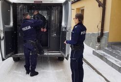 Potrącił pieszego i staranował radiowóz. Sąd aresztował 71-latka