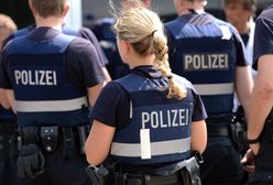 Alkohol, wymachiwanie bronią i publiczne oddawanie moczu. Policjanci odesłani do domu