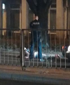 Pruszków. Patrol ścigał podejrzanego. Mężczyzna nagle upadł