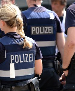 Alkohol, wymachiwanie bronią i publiczne oddawanie moczu. Policjanci odesłani do domu