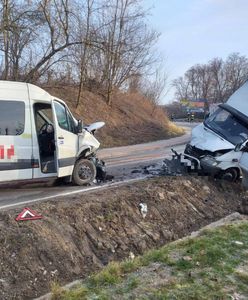 Groźny wypadek w Dębianach. Osiem osób rannych