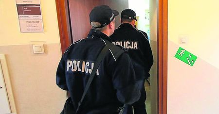 Bicie, duszenie, grożenie siekierą. Ataki na rządzących z jednego województwa