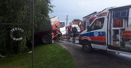 Świniarsko. Wypadek autobusu z uczniami pod Nowym Sączem. Zginął mężczyzna