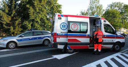 Wypadek w Łazie pod Zieloną Górą. 13-latka potrącona przez samochód