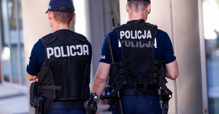 Policja prosi o pomoc proboszcza. Powołuje się na świętego Franciszka i jego rozmowy z ptakami
