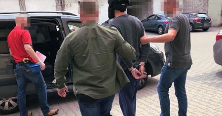 Niemiec pobił sanitariusza i ratowniczkę. Dostało się też przypadkowej osobie