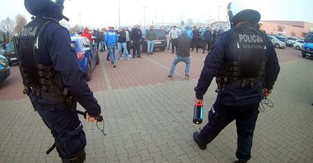 Śląsk: policja kontra pseudokibice. Funkcjonariusze musieli użyć gumowych kul