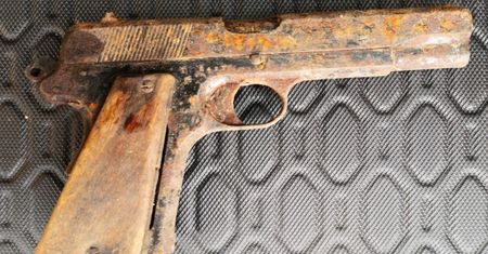 Lubuskie. W trakcie remontu odnaleziono zabytkowy pistolet z 1936 roku