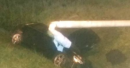 Jastrzębie-Zdrój. Kierowca wyleciał z drogi, uszkadzając gazociąg. Ranna pasażerka