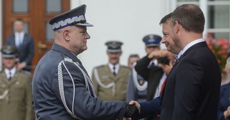 Sprawa śmierci na komisariacie. Zastępca komendanta trafił do szpitala