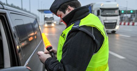 Jechali pod prąd, a potem bez sensu się tłumaczyli. "Zbyt daleko do zjazdu i w ogóle szkoda czasu"