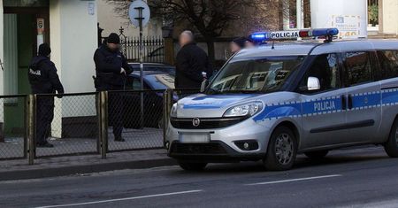 Kurier napadł sam na siebie. Grozi mu 5 lat