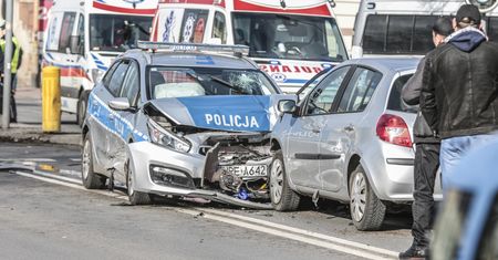 Zielona Góra. Wypadek radiowozu, reanimacja