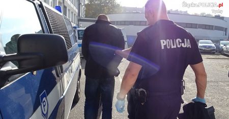 Tychy. Mężczyzna napadł na właściciela kantoru i oblał go wrzątkiem