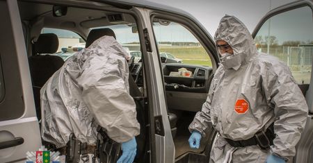 Koronawirus w Polsce. 58-latek złamał kwarantannę. Policja znalazła go pod wpływem alkoholu