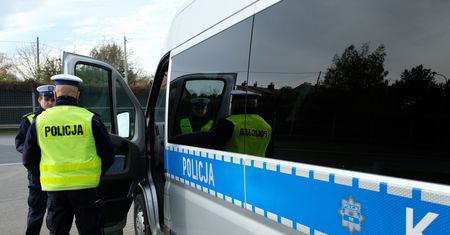 Niania, która znęcała się nad dzieckiem, nadal może pracować. Ujawniamy nagranie