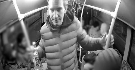 Mieli szarpać i obrażać obywateli Indii. Szuka ich policja