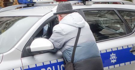 Zuchwałe oszustwo na 82-latku. Stracił 12 tys. zł