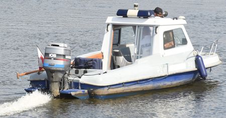 Pijani rodzice rozbili rower wodny na środku Brdy. Na pokładzie trójka dzieci
