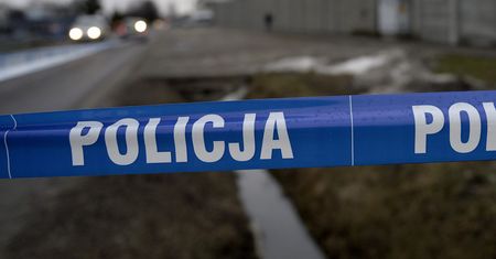 Ciało młodej kobiety przy torach pod Koninem. Obok stało auto