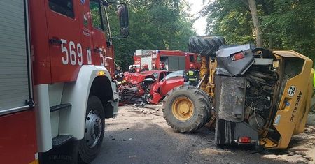 Honda zderzyła się z koparką. Kierowca osobówki nie przeżył