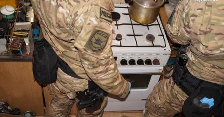 Groził podłożeniem bomb w urzędach. W domu miał arsenał materiałów wybuchowych