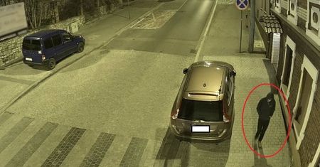 Wywiesił nagie zdjęcia nastolatki na tablicy ogłoszeń w centrum miasta