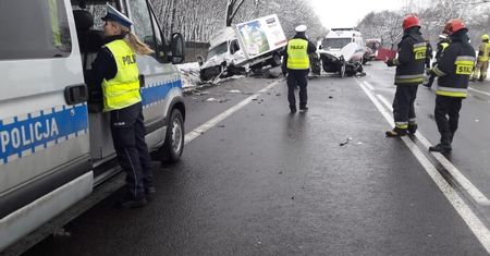 Tragedia w Łódzkiem. Dwie osoby nie żyją, kilka jest rannych