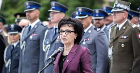 Mazowsze. Atak na policjanta. Szefowa MSWiA Elżbieta Witek obiecuje pomoc