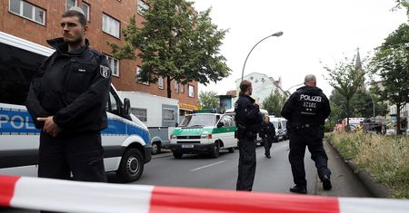 Niemcy. Obława w Berlinie. Weszli do 100 mieszkań