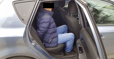 Udawał policjanta. Pokazywał dzieciom porno