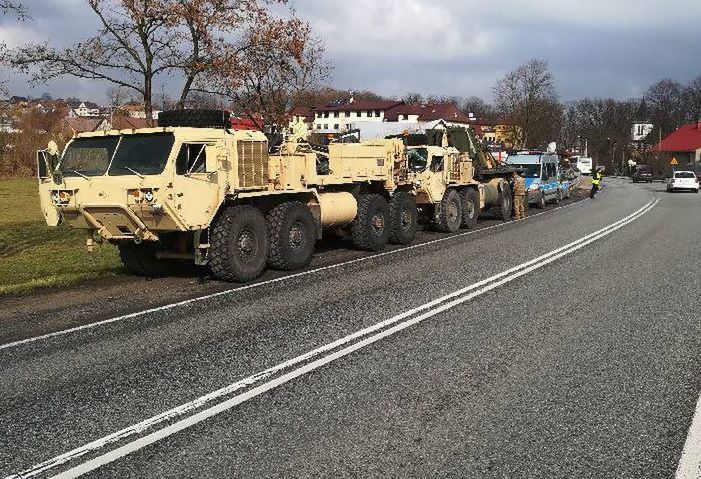 Wozy stoją między Brzeskiem a Nowym Sączem.
