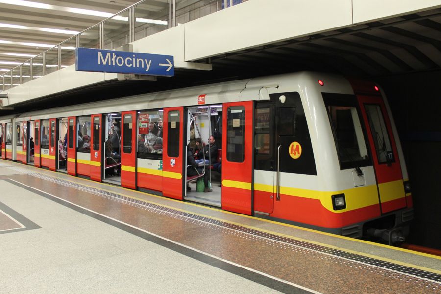 Warszawa: będzie projekt dwóch nowych stacji metra. Rafał Trzaskowski podpisał umowę