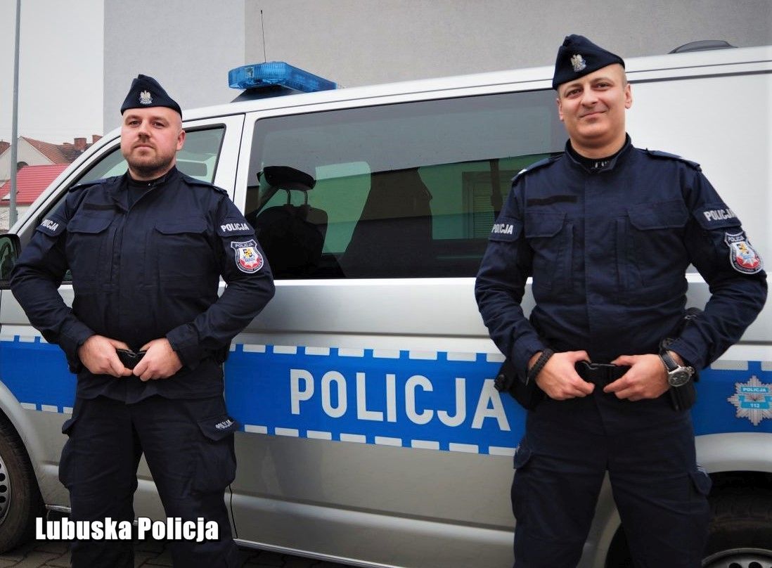 Torzym. Pijany leżał na torach. Policjanci uratowali go w ostatniej chwili