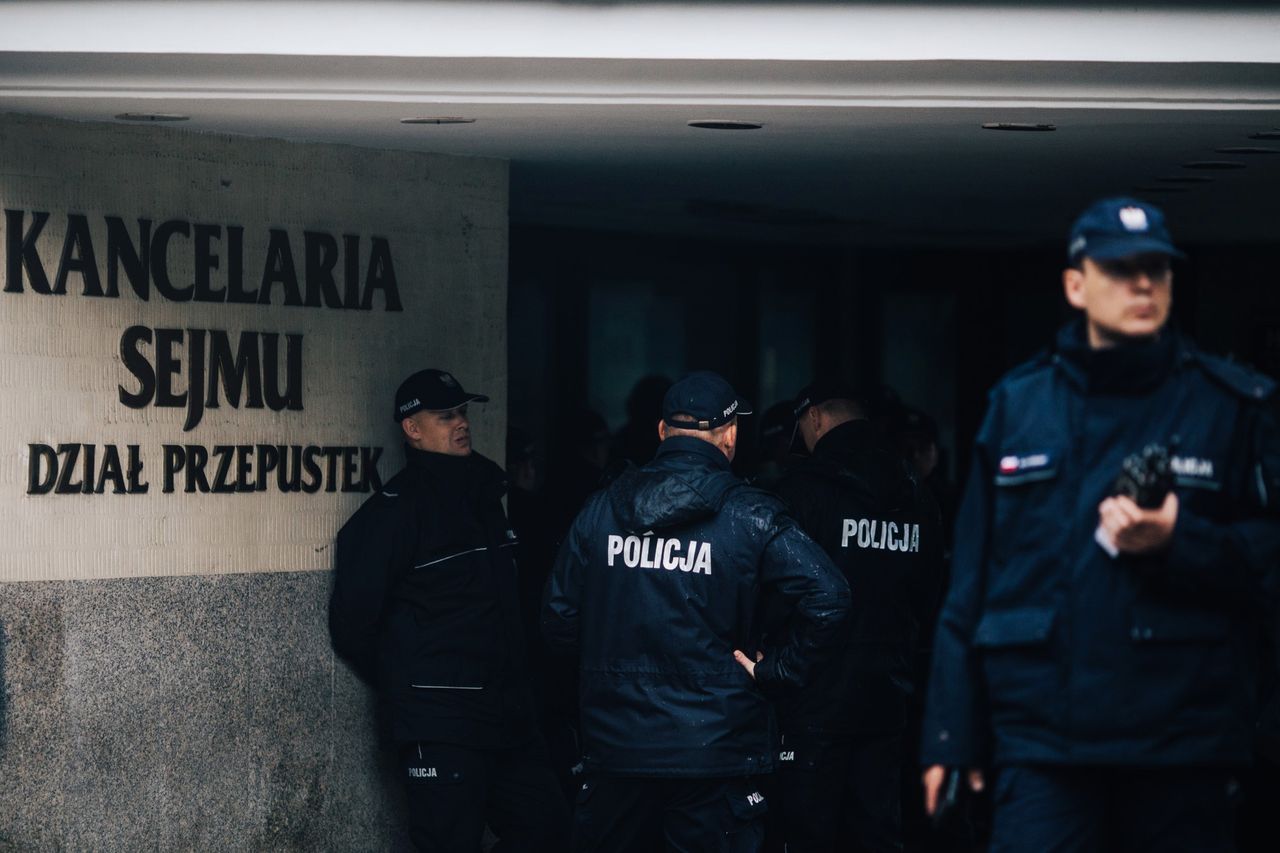 Dowódca szantażuje policjanta przed 11 listopada. Ujawniono nagranie