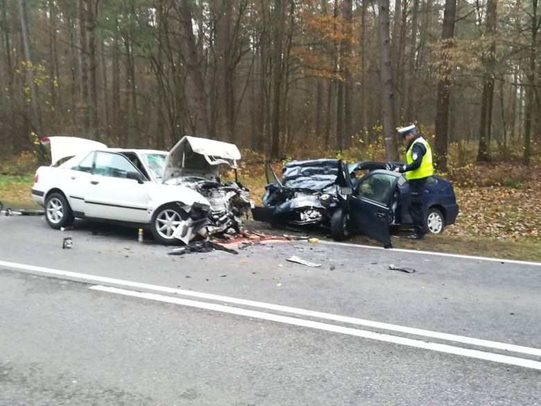 Czołowe zderzenie na DK19. Osiem osób w szpitalu