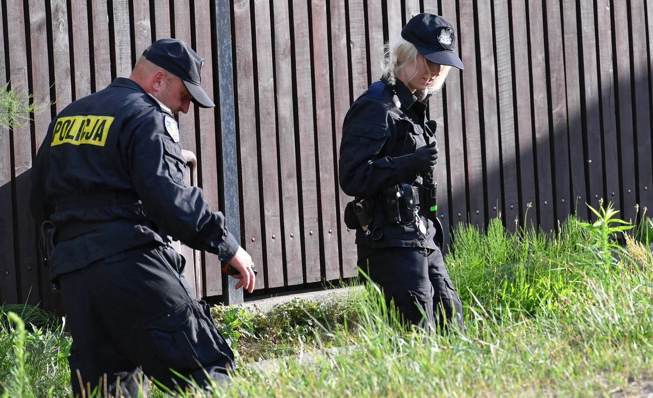 Dawid Żukowski poszukiwany. Policja zabezpieczyła przedmioty na Okęciu 