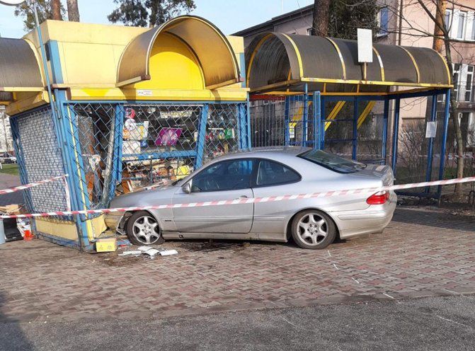 Tragiczny wypadek przed kioskiem w Stalowej Woli. 18-latek usłyszy zarzuty