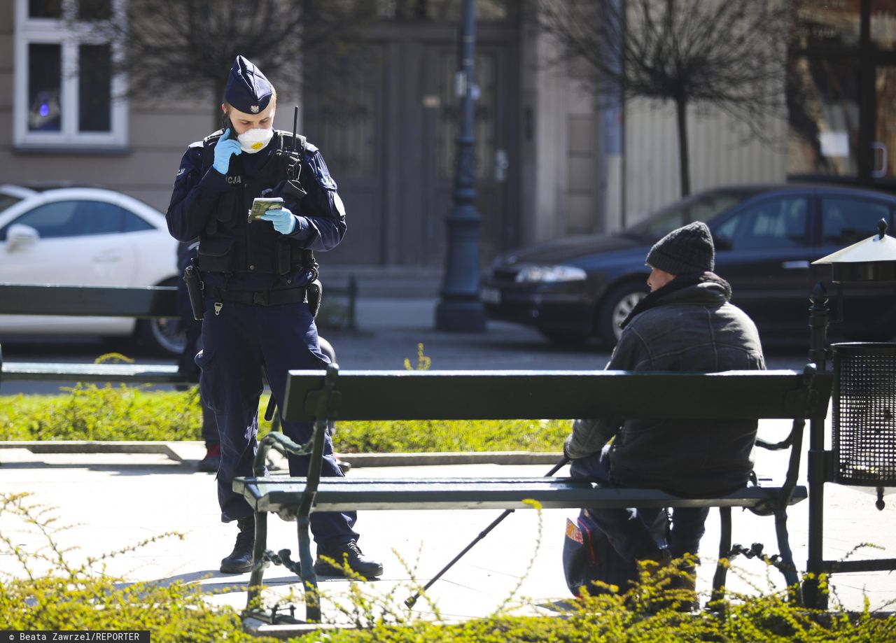 Koronawirus w Polsce. Policja wypisuje mniej mandatów. Nowe wytyczne