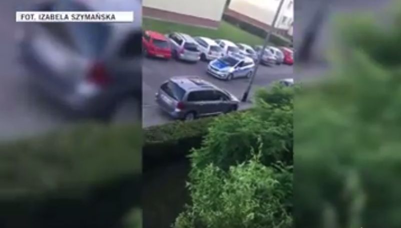 Policjanci wypisują mandaty, a chwilę później sami łamią przepisy