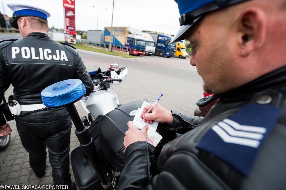 Pijany próbował przejechać policjanta. Padły strzały