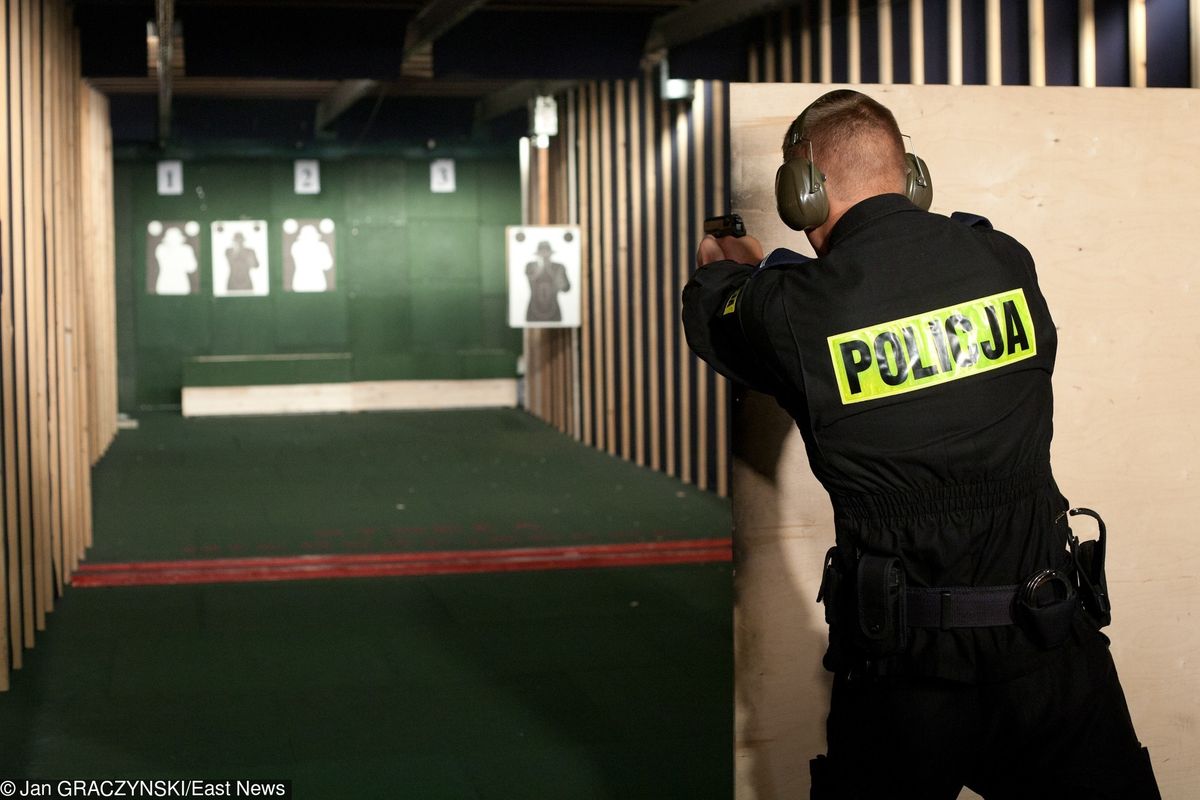 Poznań. Ponad 70 proc. policjantów oblało egzamin ze strzelania. Nie zdało ponad tysiąc osób