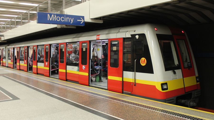 Metro – utrudnienia ruchu w Warszawie. Policja interweniuje w metrze. Sprawdź, które stacje zostały zamknięte