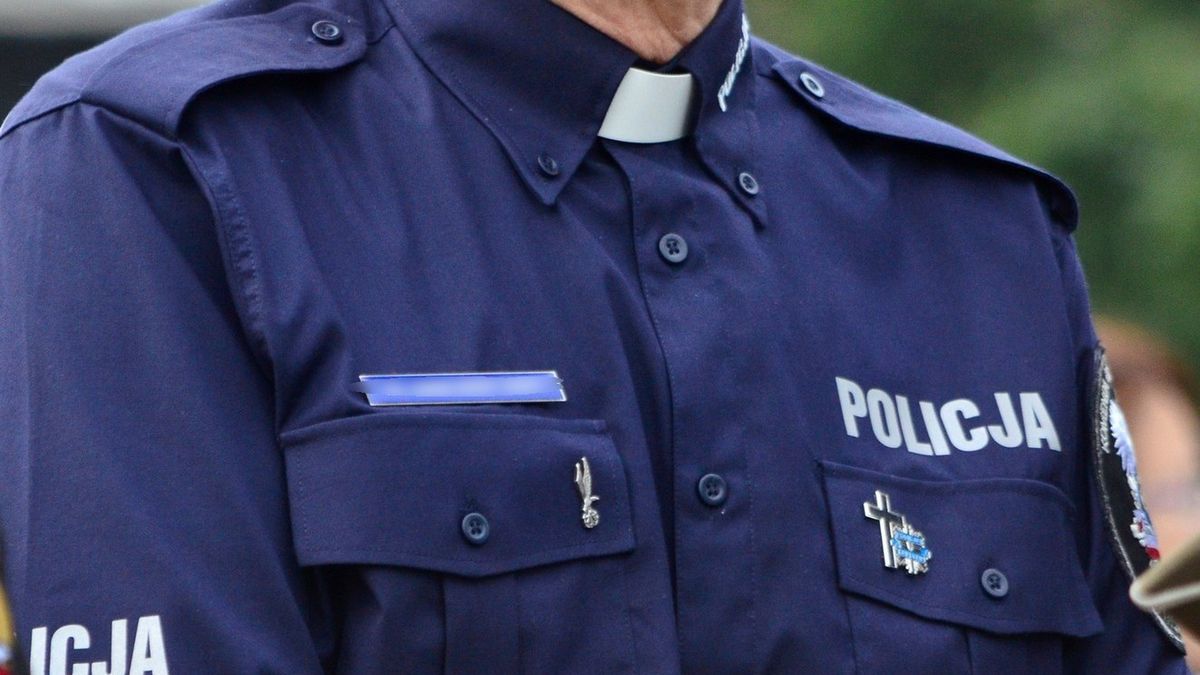 W policji na stałe pracuje 10 księży katolickich