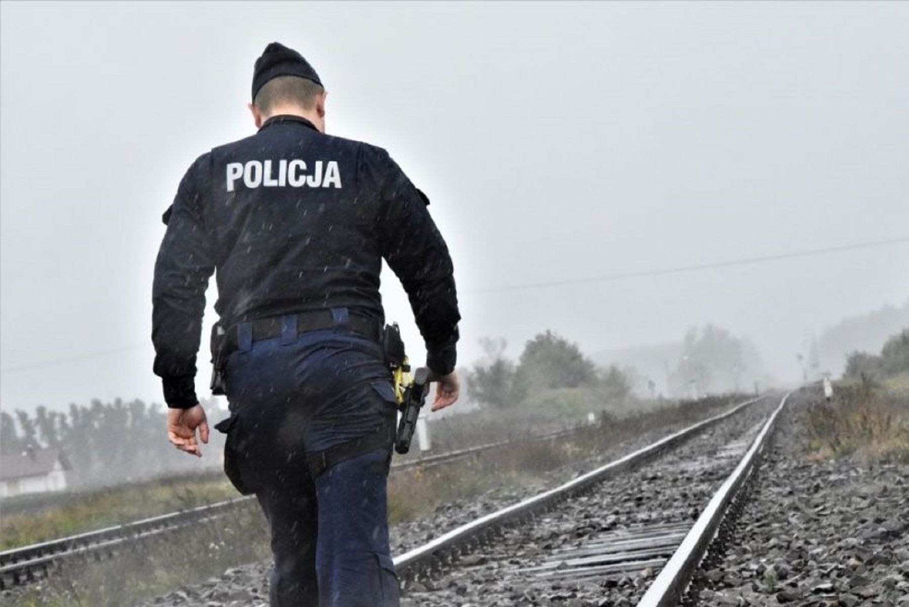 Lubuskie. Uratowany w ostatniej chwili przed pędzącym pociągiem 