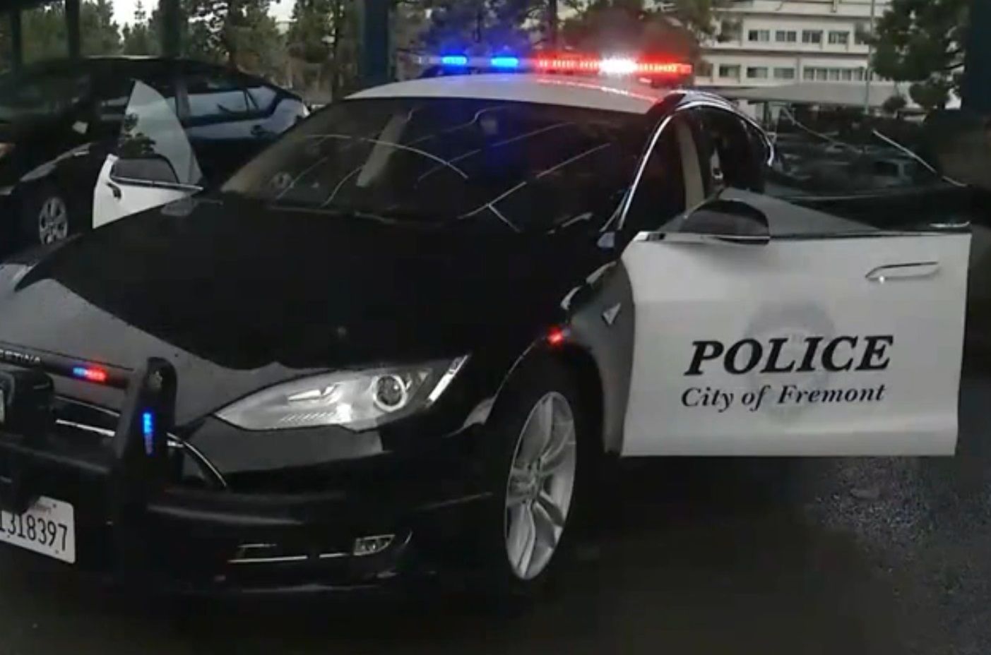 tesla auto kalifornia policja