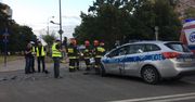 Kolizja w Warszawie. Rozbity radiowóz, dwóch policjantów trafiło do szpitala