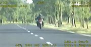 Motocyklista przekroczył dozwoloną prędkość o ponad 70 km/h. Policja odebrała mu uprawnienia