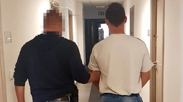 Policja zatrzymała 34-latka, który przez prawie rok kradł z terenu budowy elementy konstrukcji